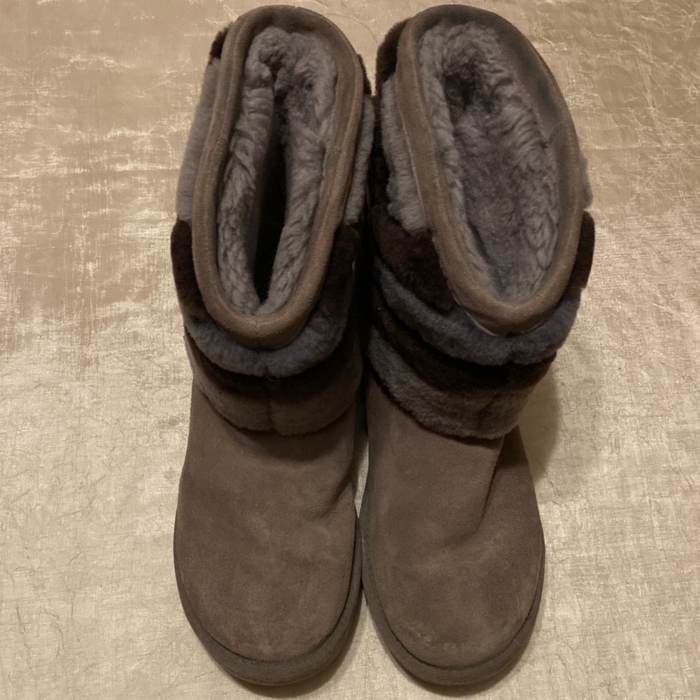 UGG Tania Suede Chevron Boot - Picture 2 of 7